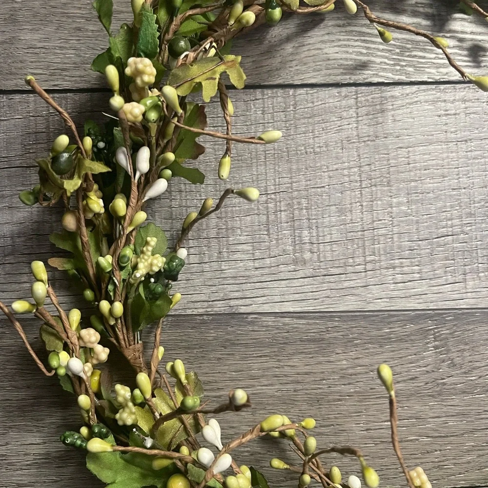 Green and Cream Holiday Wreath